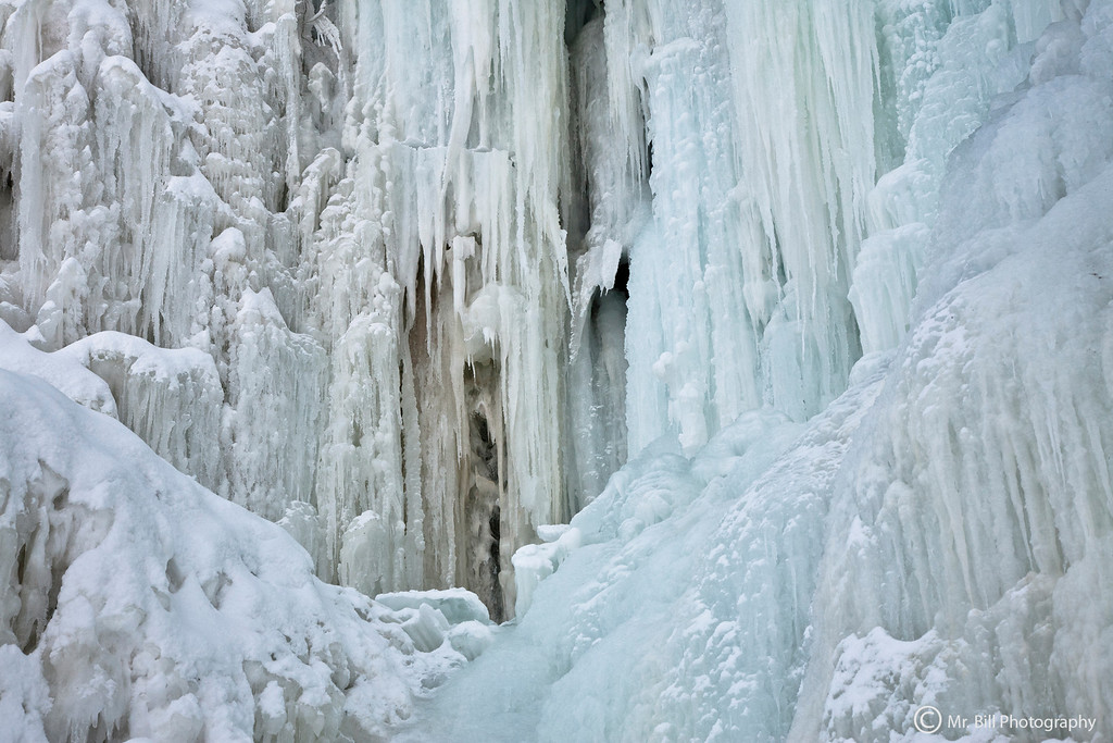 IMAGE: http://mr-bill-photography.smugmug.com/Landscapes/Minneapolis/Minnehaha-Falls-5/1172830365_74Zx7-XL.jpg