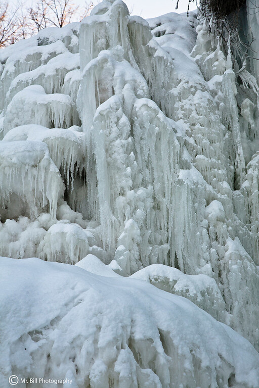 IMAGE: http://mr-bill-photography.smugmug.com/Landscapes/Minneapolis/Minnehaha-Falls-7/1172836401_busqg-XL.jpg